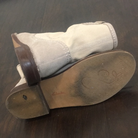 【TRADED】Clark’s suede ankle boots - Picture 5 of 7